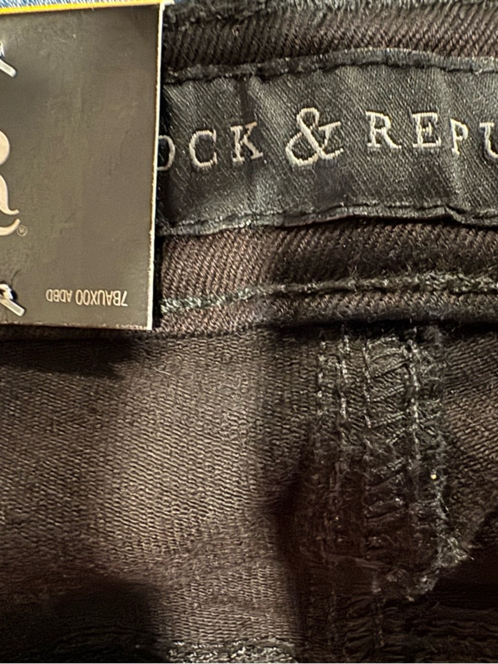 Rock & Republic Black Skinny Jeans - Picture 5 of 6